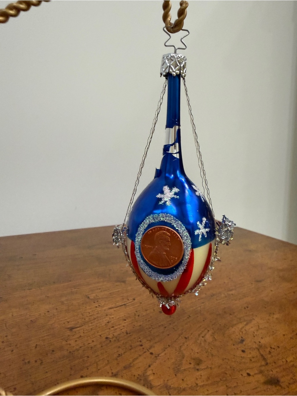 Inge Patriotic Balloon Christmas
Ornament With Real Penny